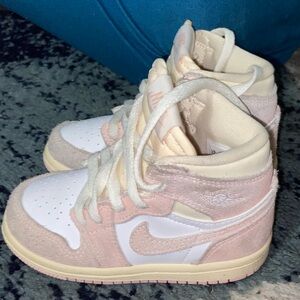 Jordan 1’s Pink 7C